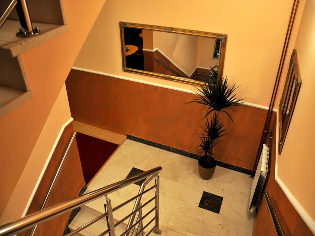 Hotel Arizona Sarajevo Lukavica Buitenkant foto