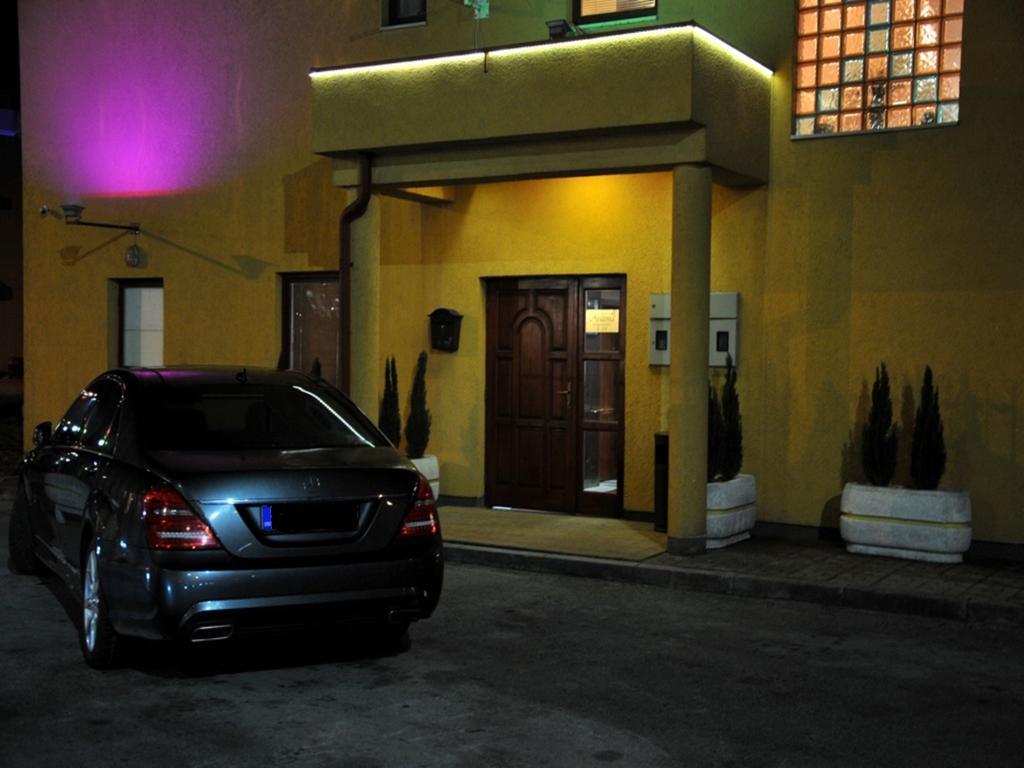 Hotel Arizona Sarajevo Lukavica Buitenkant foto