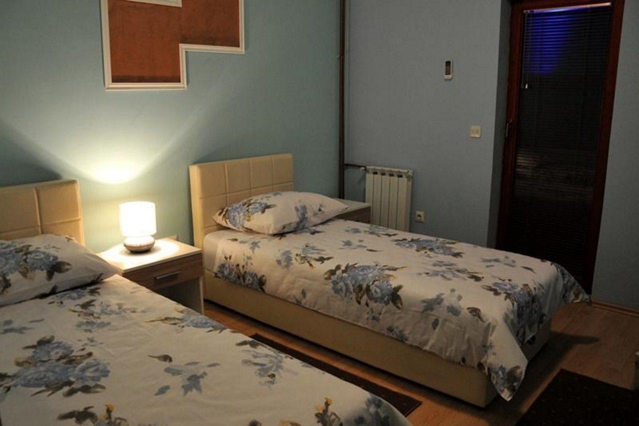 Hotel Arizona Sarajevo Lukavica Buitenkant foto