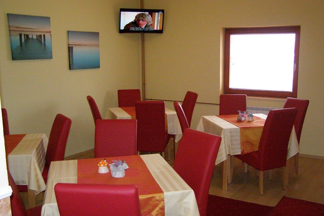 Hotel Arizona Sarajevo Lukavica Buitenkant foto