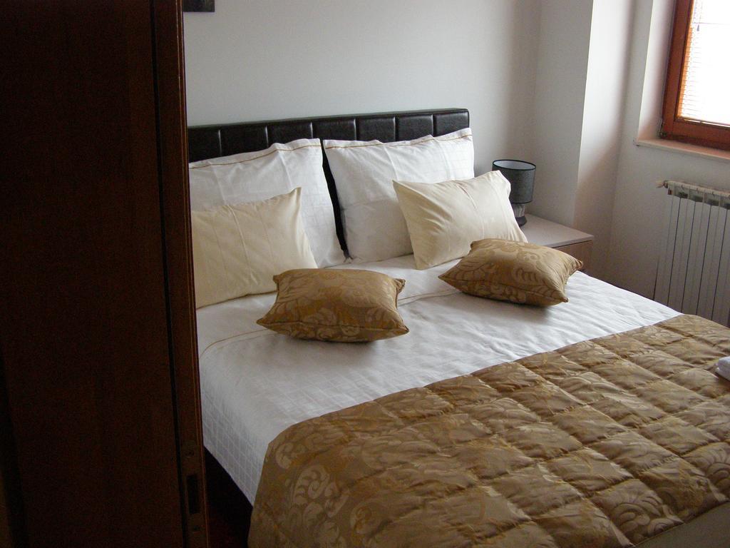 Hotel Arizona Sarajevo Lukavica Buitenkant foto