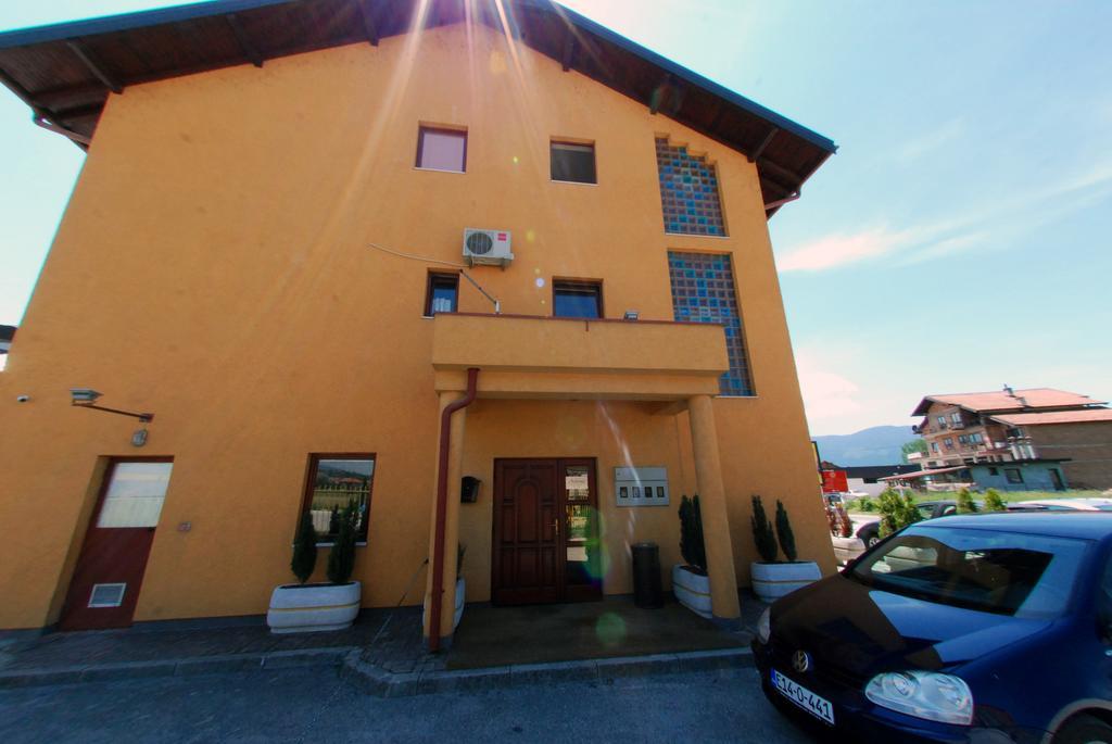 Hotel Arizona Sarajevo Lukavica Buitenkant foto