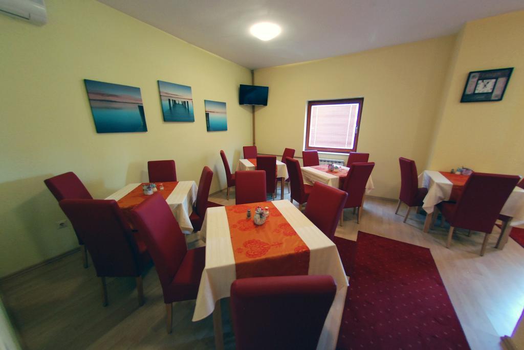 Hotel Arizona Sarajevo Lukavica Buitenkant foto