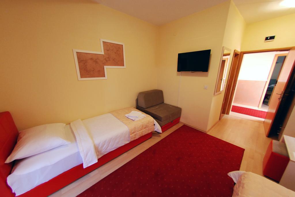 Hotel Arizona Sarajevo Lukavica Buitenkant foto