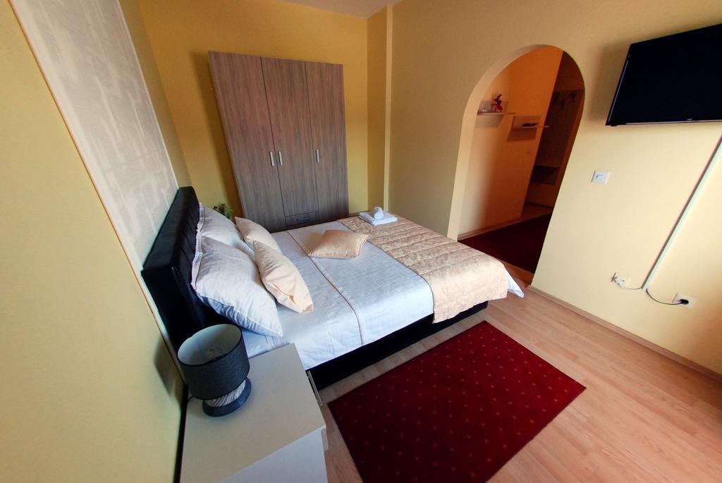 Hotel Arizona Sarajevo Lukavica Buitenkant foto