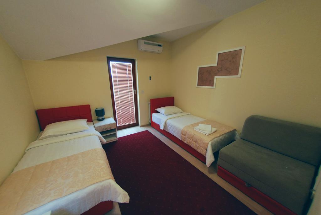 Hotel Arizona Sarajevo Lukavica Buitenkant foto