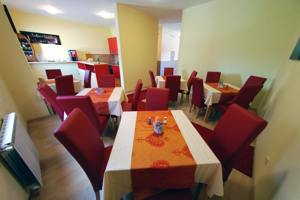 Hotel Arizona Sarajevo Lukavica Buitenkant foto