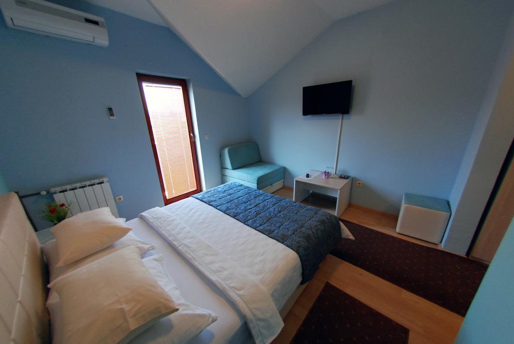Hotel Arizona Sarajevo Lukavica Buitenkant foto