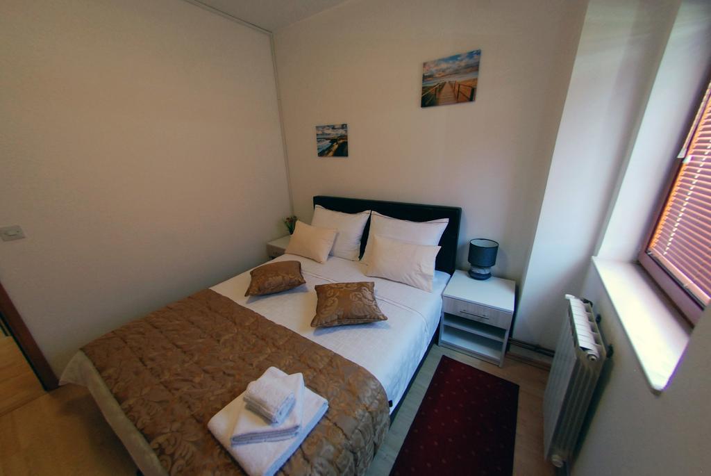 Hotel Arizona Sarajevo Lukavica Buitenkant foto