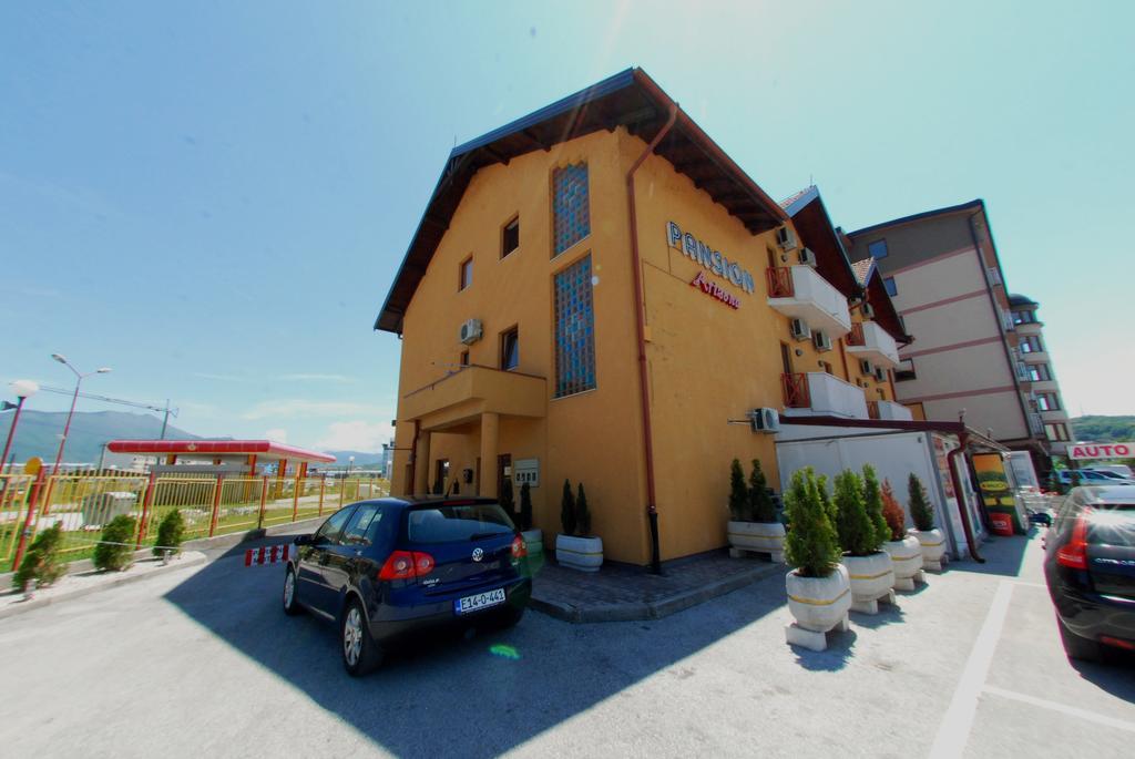 Hotel Arizona Sarajevo Lukavica Buitenkant foto