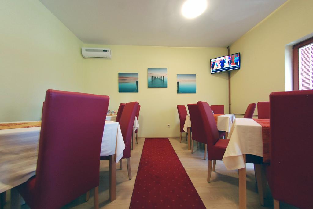 Hotel Arizona Sarajevo Lukavica Buitenkant foto