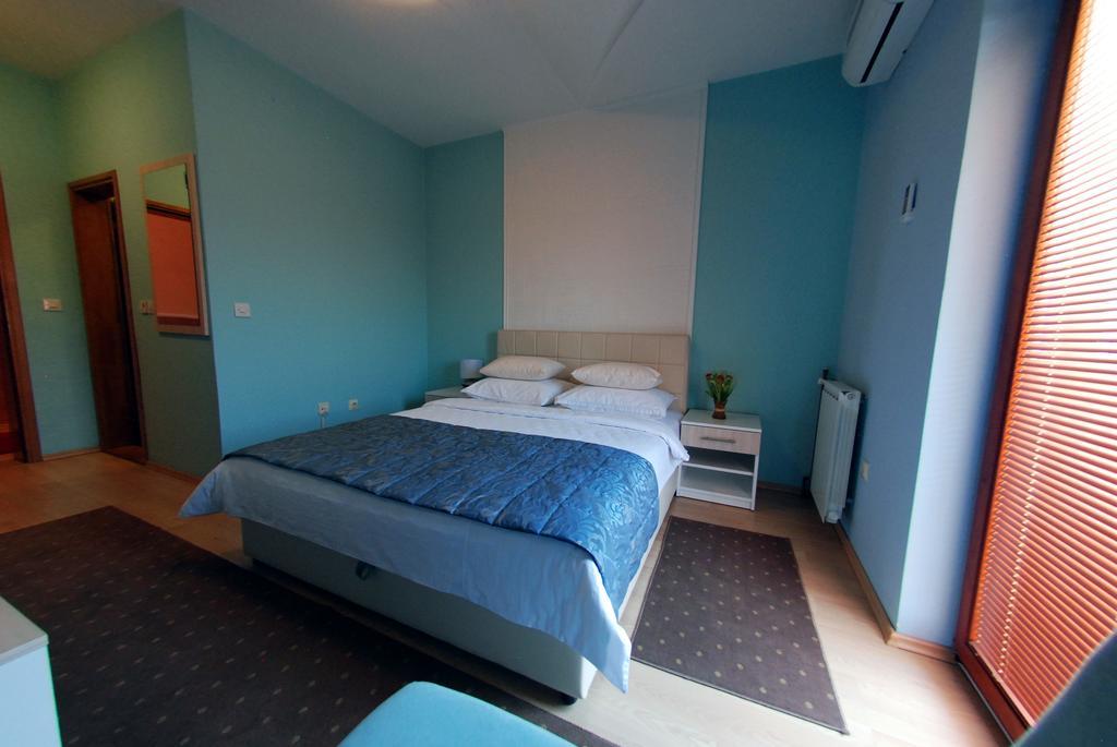 Hotel Arizona Sarajevo Lukavica Buitenkant foto