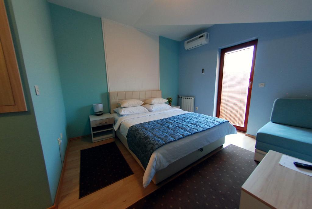 Hotel Arizona Sarajevo Lukavica Buitenkant foto