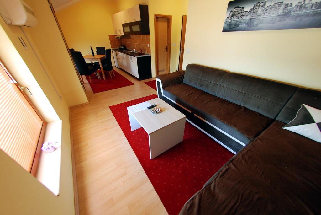 Hotel Arizona Sarajevo Lukavica Buitenkant foto